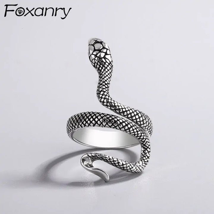 Anillo con diseño de serpiente